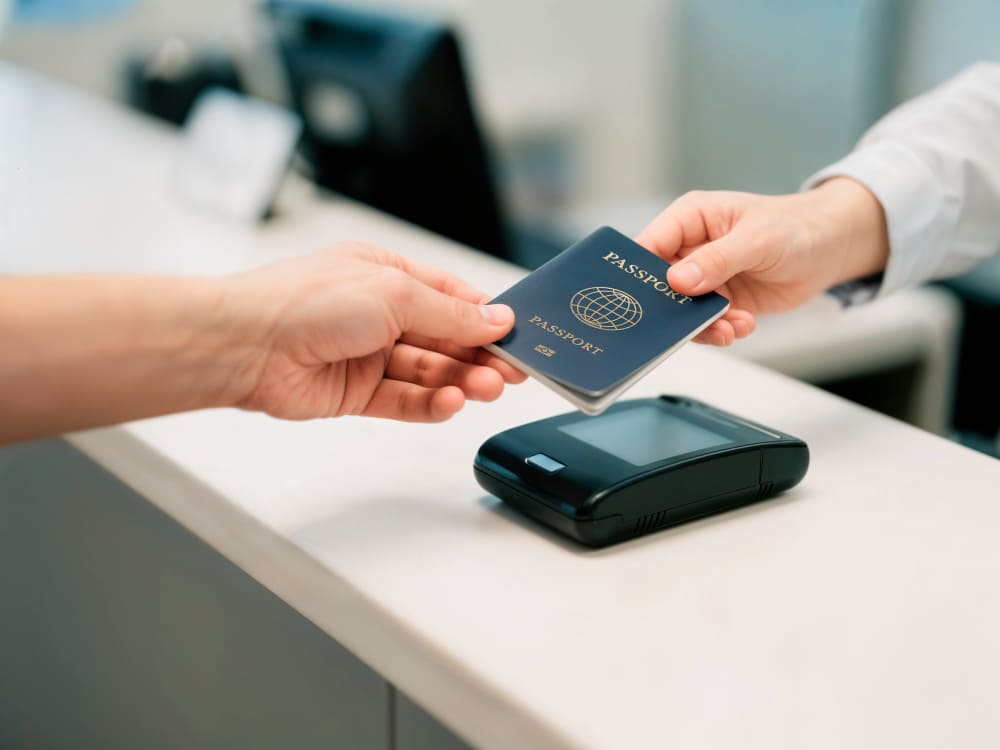 Imagem de capa de Sustainable Backpacking in Europe with Trains & Hostels