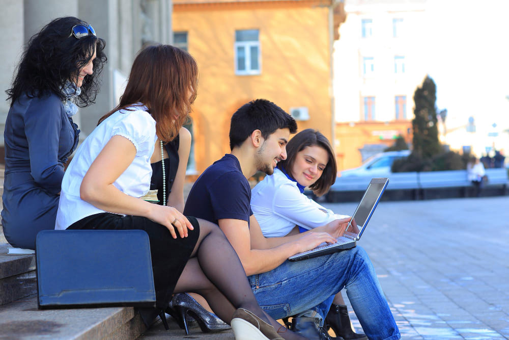 Imagem de Academic Funding Solutions for Future Professionals