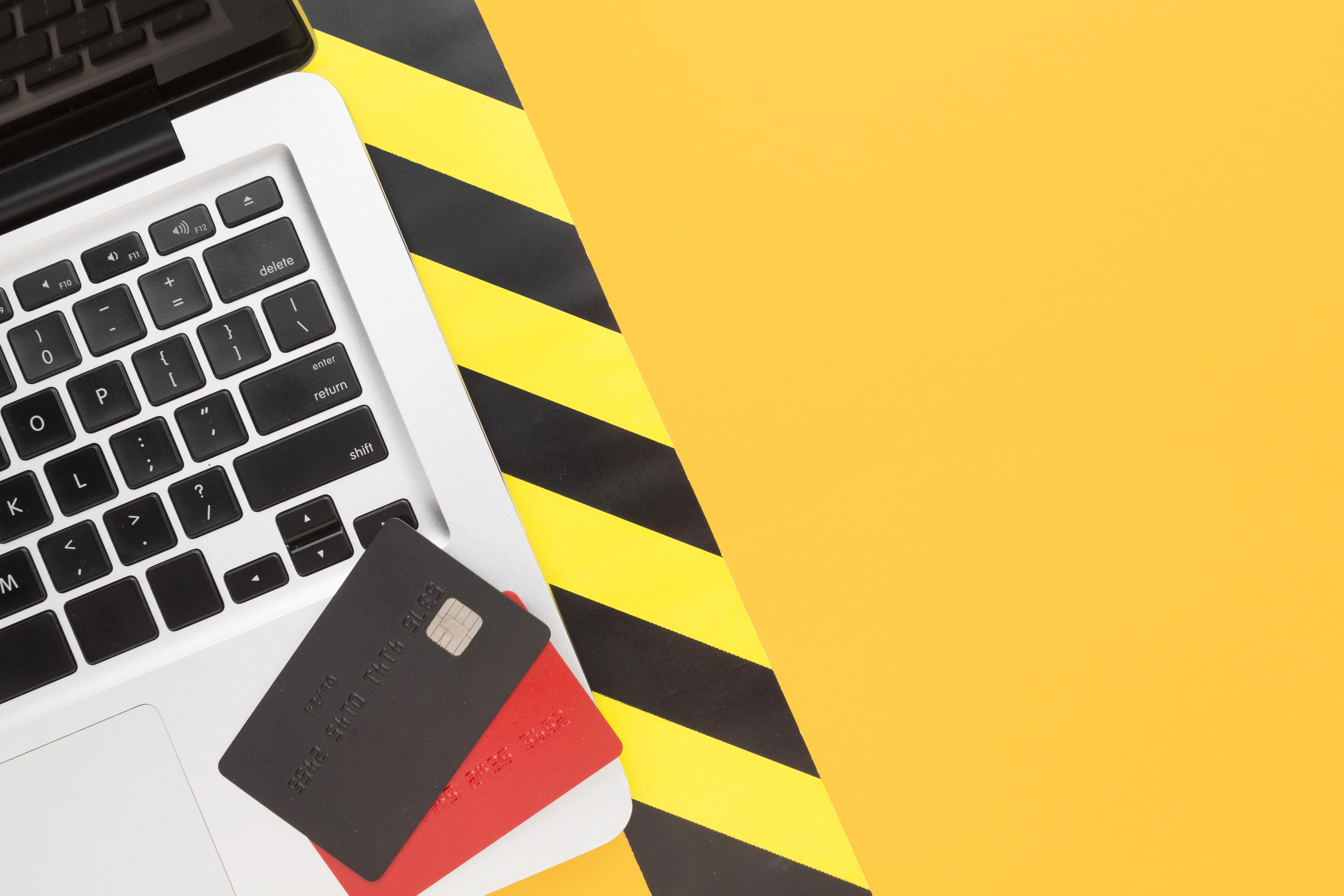 Imagem de capa de The Evolution of Payment Cards in the Modern Financial Landscape