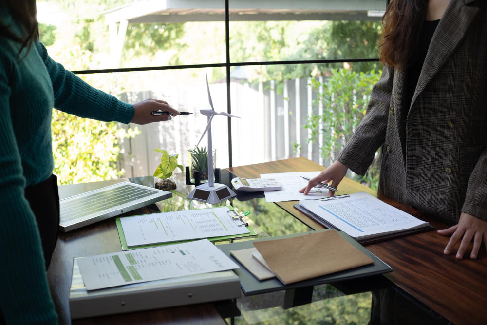 Imagem de capa de Ingenieurberufe: Maschinenbau, Elektro, Bau